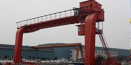 U型門式起重機(jī)2