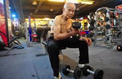 94歲的爺爺仍在堅(jiān)持！