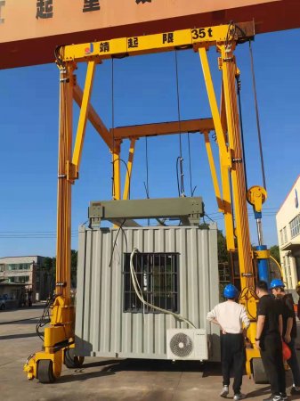 集裝箱跨箱轉(zhuǎn)運(yùn)車的應(yīng)用優(yōu)勢(shì)有哪些？