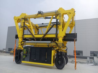 電動(dòng)跨運(yùn)車，綠色環(huán)保，高效安全！