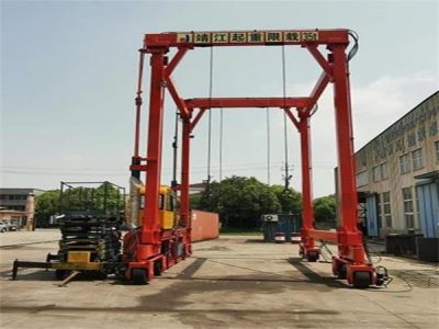 輪胎吊靈活性高、適應(yīng)性好、作業(yè)范圍廣！